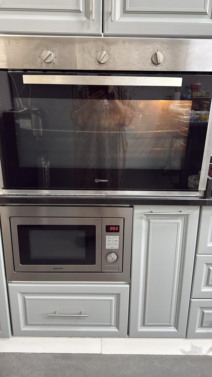 Built-in oven in a kitchen column during diagnosis in the UAE