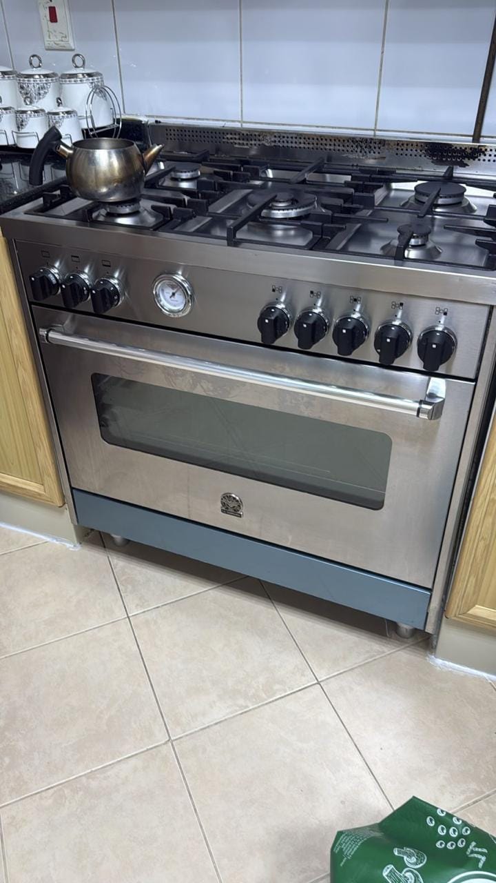 Five-burner range cooker attended on a UAE service call