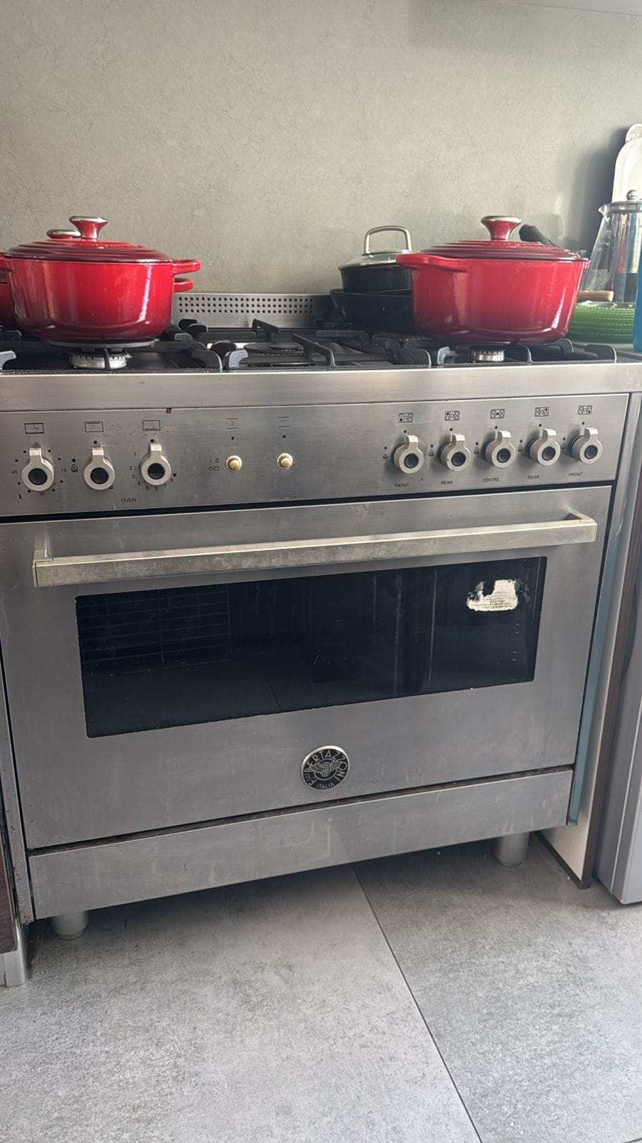 Five-burner dual-fuel range attended on a UAE service call