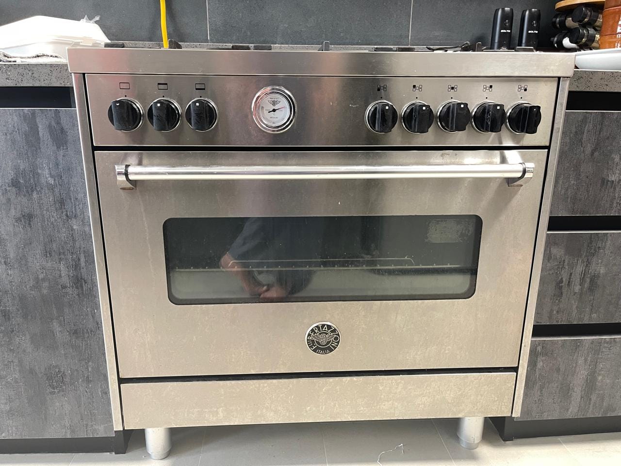 Range cooker control panel and oven thermometer during diagnosis in the UAE