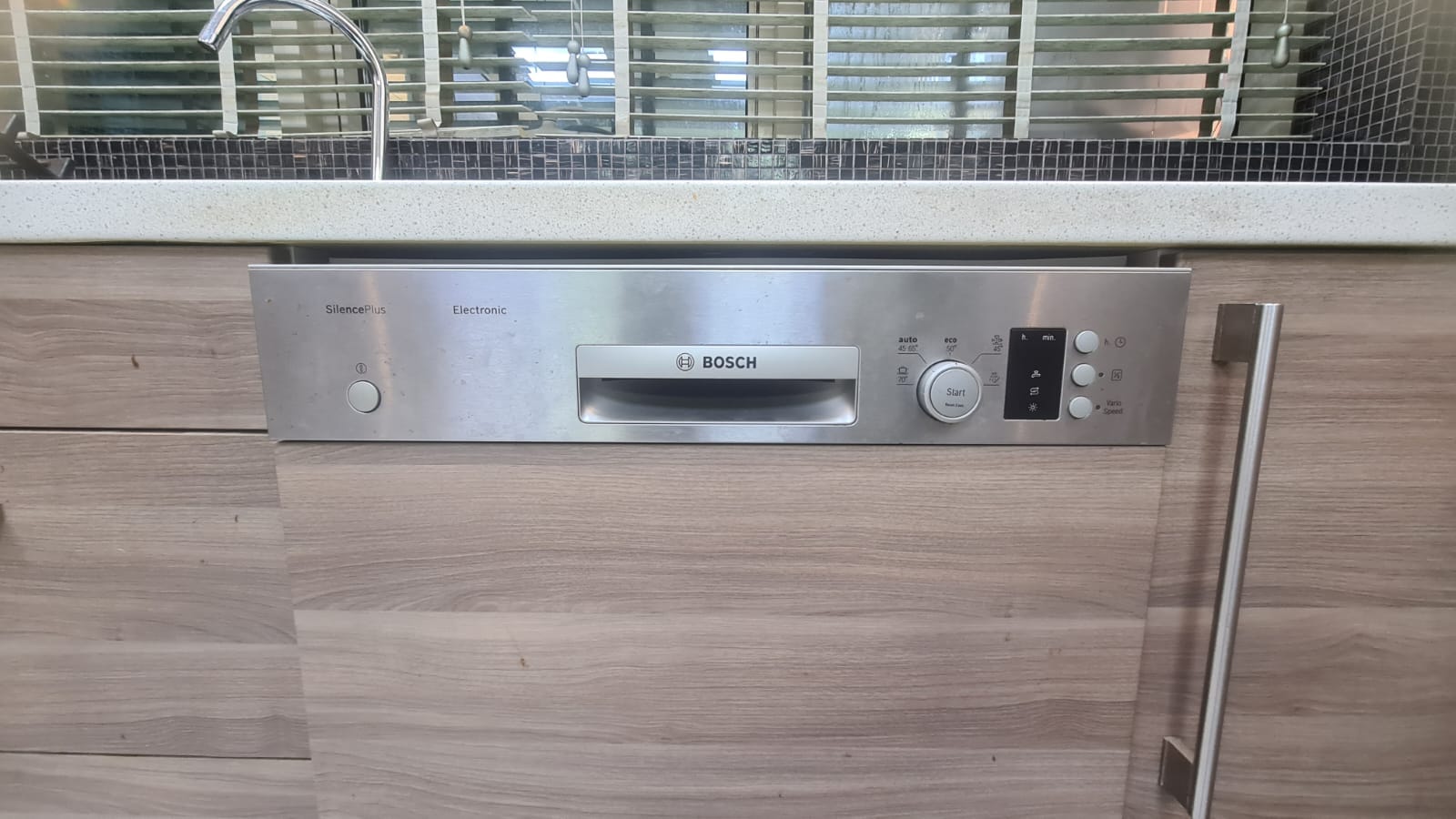 Semi-integrated dishwasher attended on a UAE service call